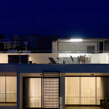 Апартаменти Rooftop With Jacuzzi Пафос