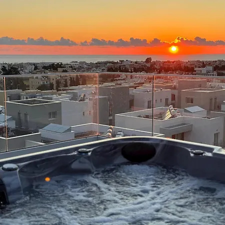 Апартаменти Rooftop With Jacuzzi *